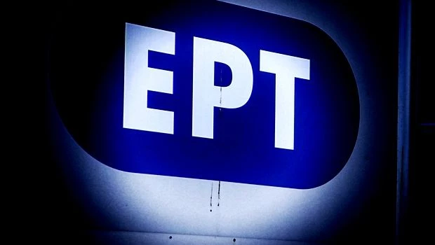 Καλύτερα να μασάει παρά να μιλάει – Επική γκάφα παρουσιαστή της ΕΡΤ κατά τη διάρκεια μετάδοσης του Μαραθωνίου